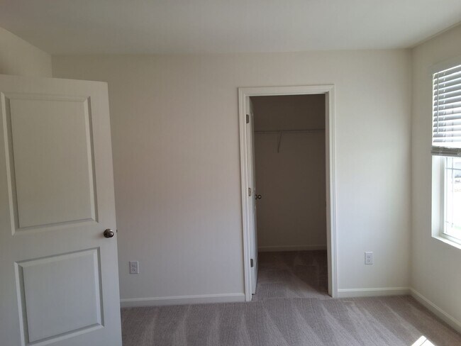 Building Photo - Beautiful Home in Elizabethtown