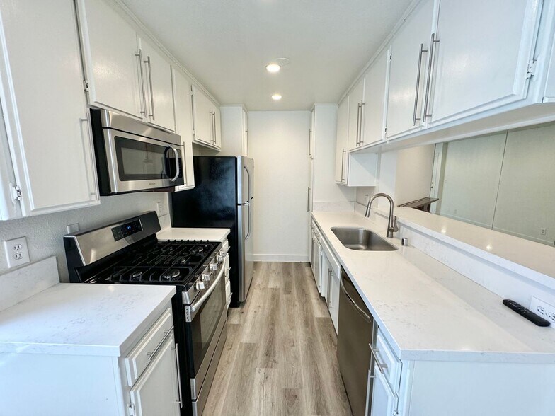 Building Photo - 3546 Hughes Ave