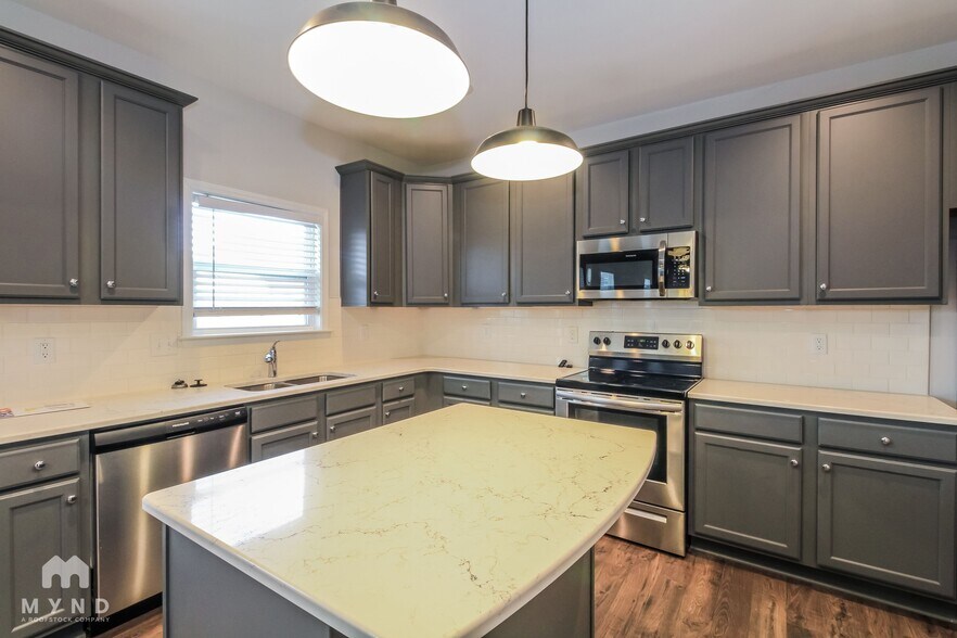 Building Photo - 7881 Waterwillow Dr