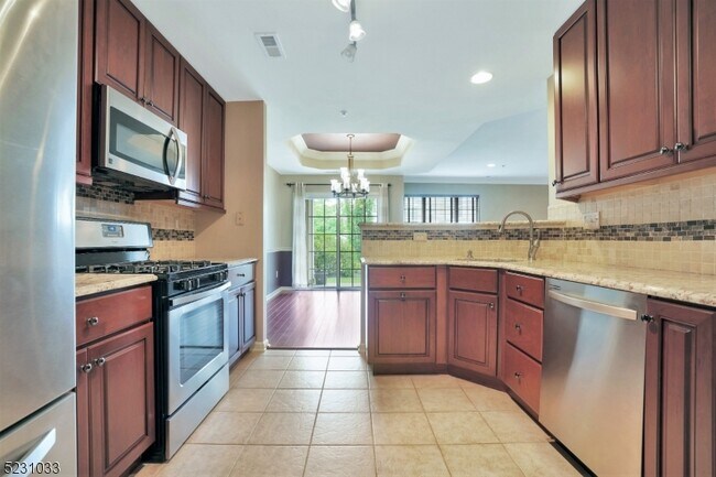 Building Photo - 13 Taft Ln