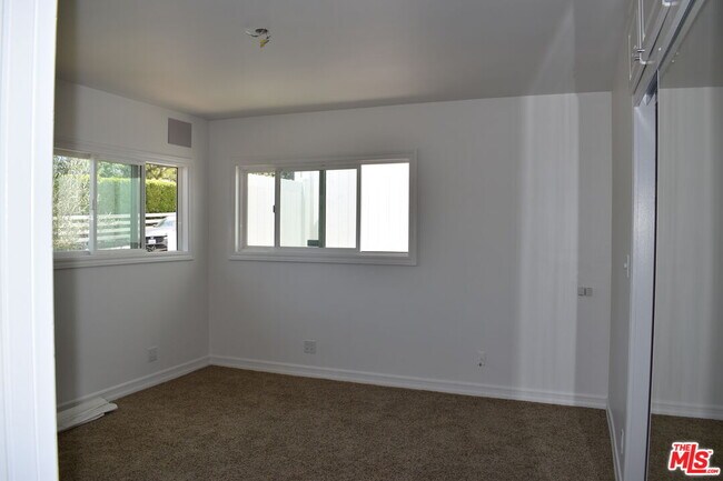 Building Photo - 11365 Chalon Rd