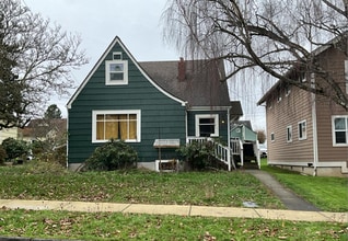 Building Photo - Live 5-Minutes from WWU — Roommate-Friendly Home Near Downtown Bellingham