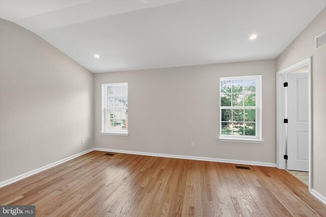 Building Photo - 1020 Violet St