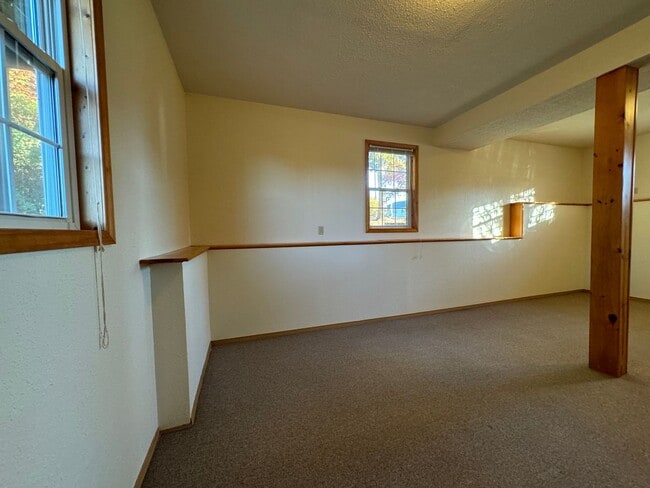 Building Photo - Charming 3-Bed, 2-Bath Home Just Minutes from Fort Leonard Wood!