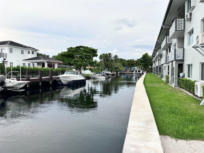 Building Photo - 13105 Ixora Ct