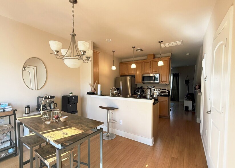 Building Photo - 13420 Lyndhurst St