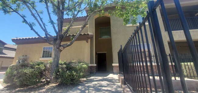 Building Photo - Stunning Condo with Attached Garage