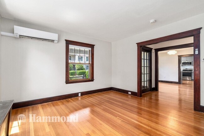 Building Photo - 35 Rossmere St
