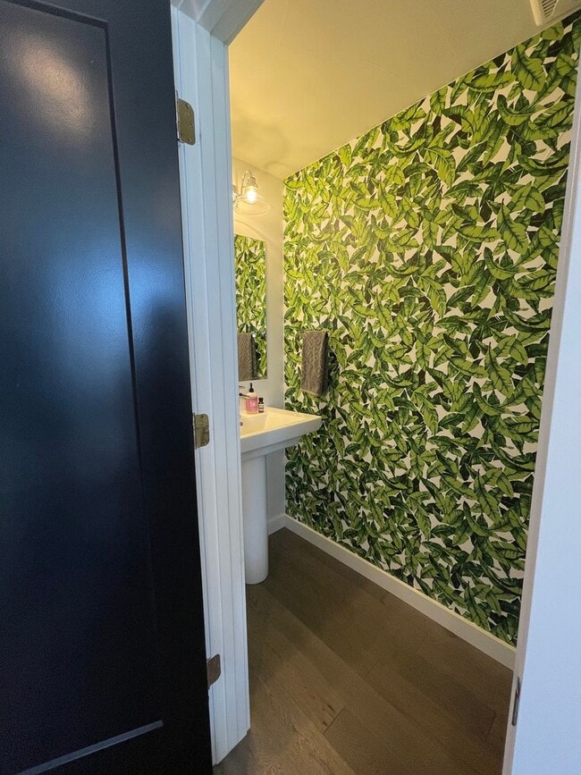 Building Photo - Modern 2BR + Office Townhome with Rooftop Deck in Prime Sunnyside/Highlands Location