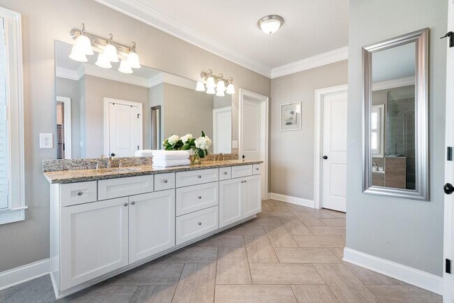 Building Photo - 4020 Manor Oak Cir
