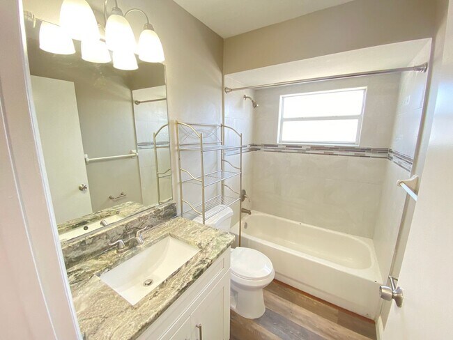 Building Photo - 2439 Harbor Town Dr