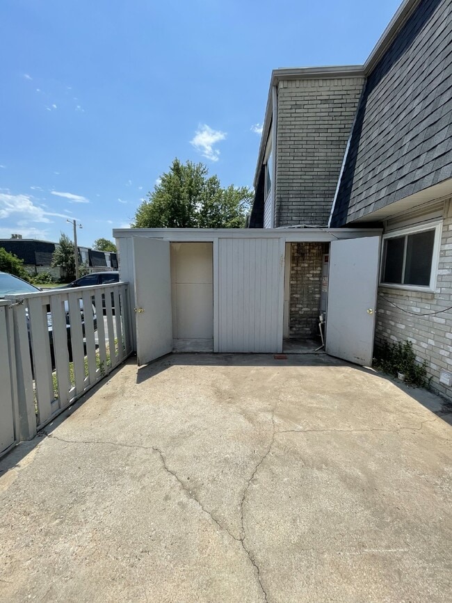 Building Photo - 3-Bed, 2.5 Bath Condo