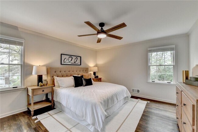 Building Photo - 1450 Cedarhurst Dr