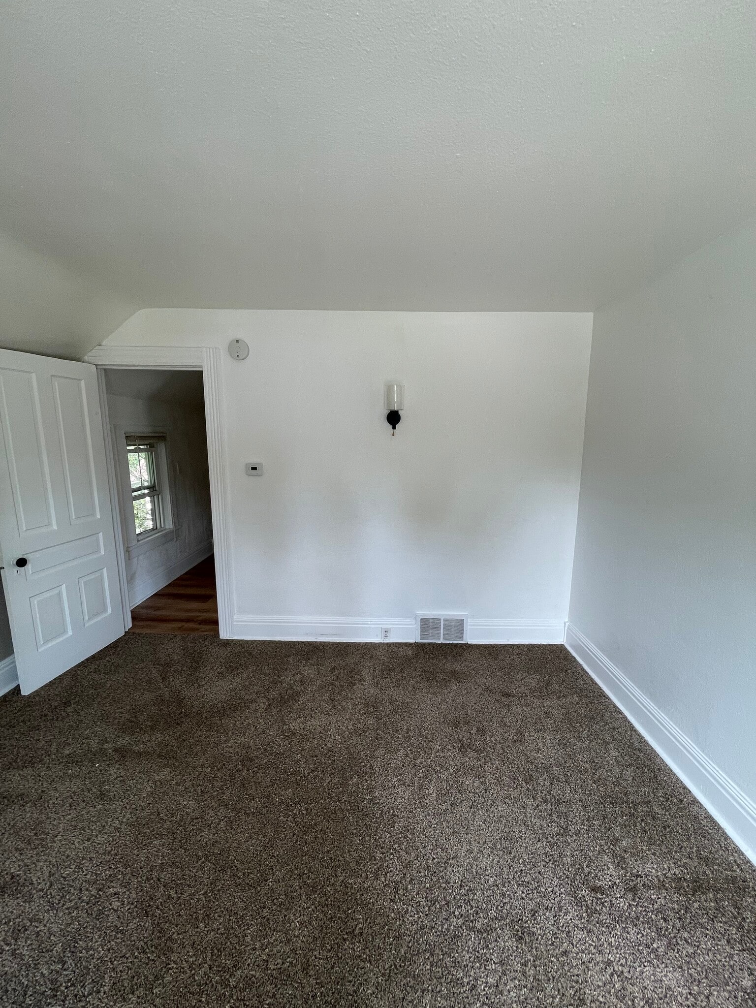 Room 1 - 222 N Main St
