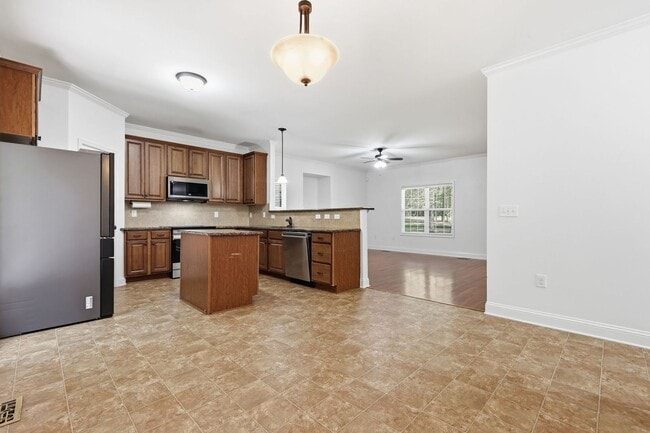 Building Photo - 80 Valor Cir