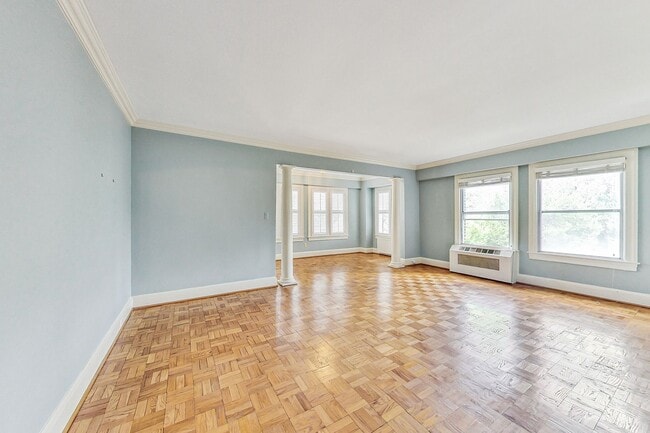 Building Photo - Elegant 2 Bedroom/ 2 Bath Unit in Westchester Cooperative!