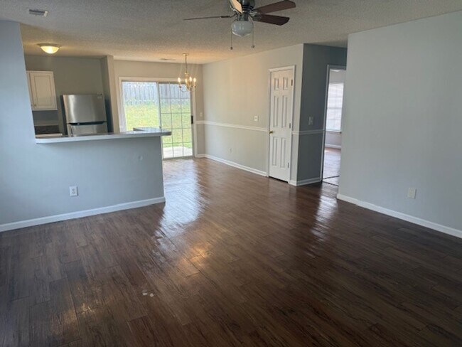 Building Photo - 148 Pinemast Court