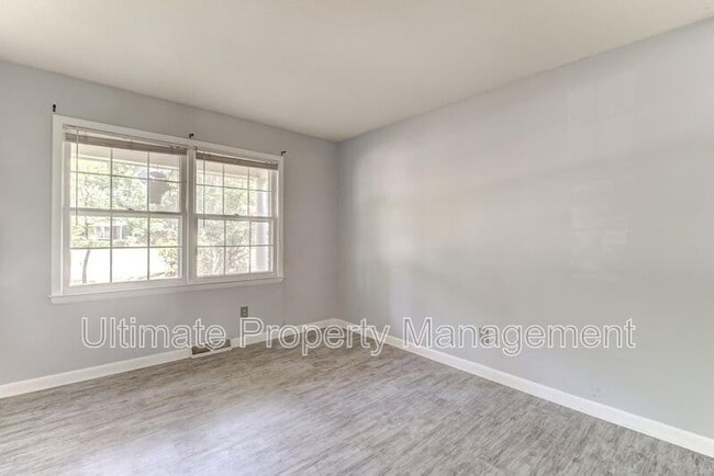 Building Photo - 5025 Pine Needles Dr