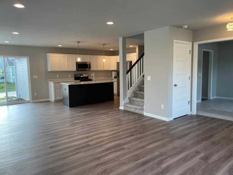 Building Photo - 718 Sugar Maple Ln