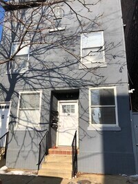 Building Photo - 1014 W 19th St
