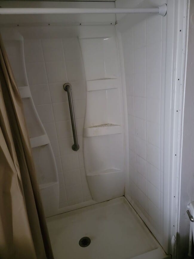Building Photo - Small 2 bed MH