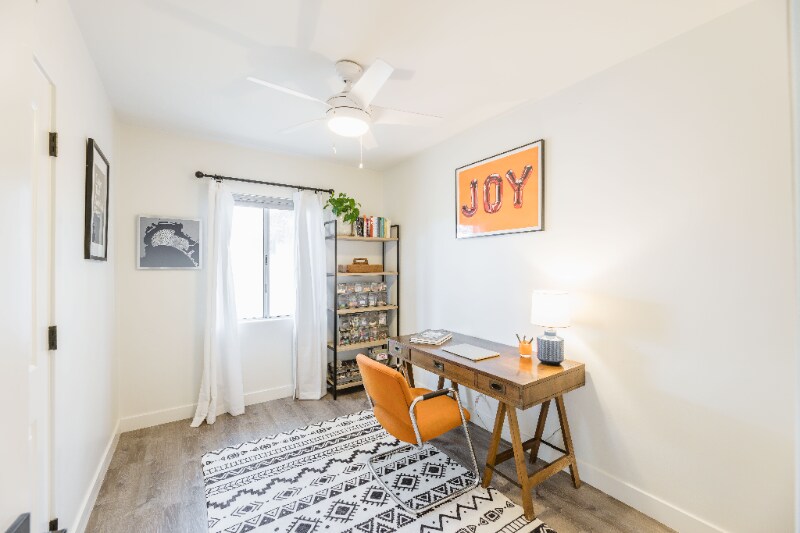 Building Photo - 1326 W Roma Ave