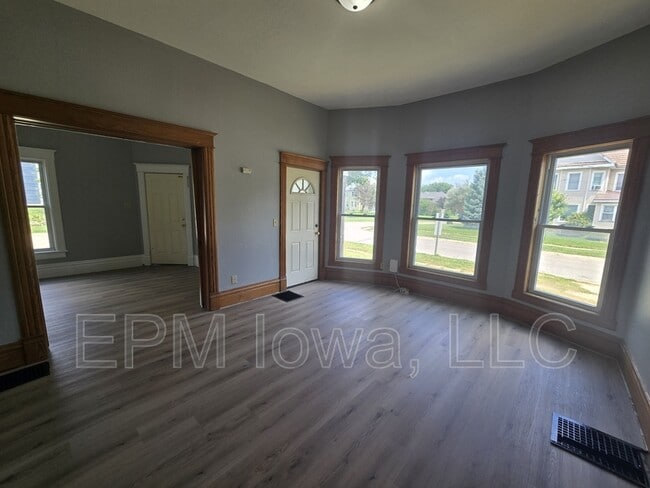 Building Photo - 301 Leland Ave
