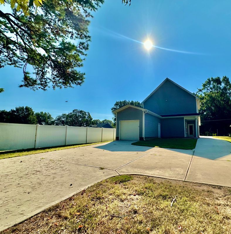 Building Photo - 248 Mills Ave