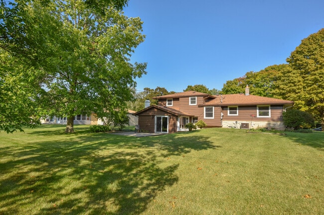 Building Photo - 8601 N Manor Ln
