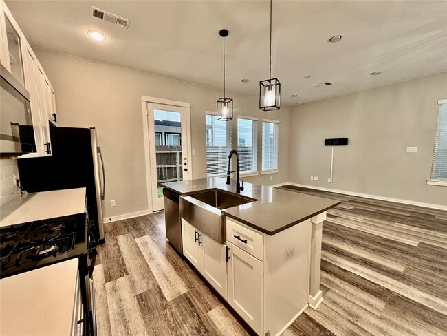 Building Photo - 6712 Parker Oaks Ln