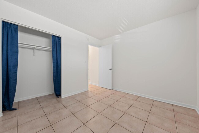 Building Photo - 1521 W 21st St