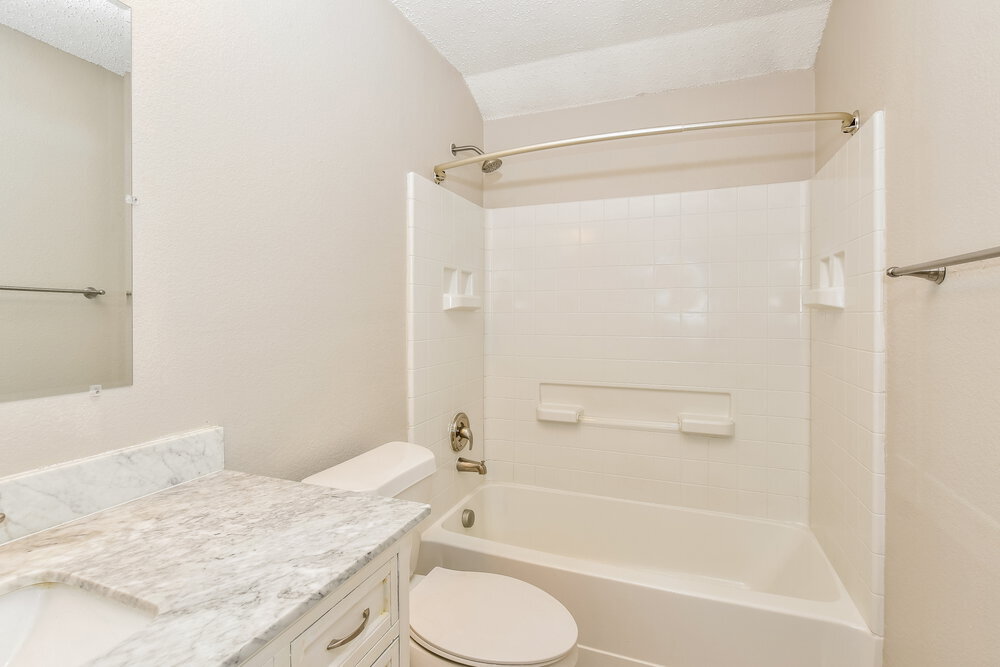 Building Photo - 2208 Sumac Dr