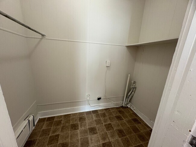 Building Photo - 3 Bedroom 1.5 Bathroom Available in Manheim!