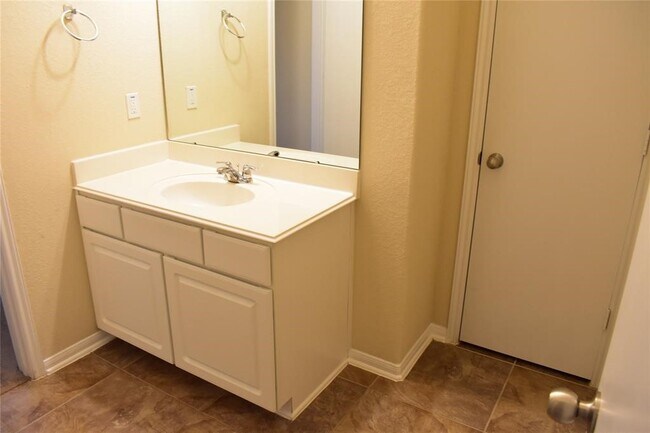 Building Photo - 18910 Windy Stone Dr