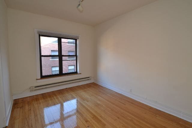 Building Photo - 830 W Waveland Ave