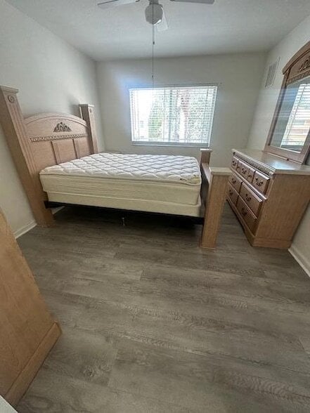 Building Photo - 141 SW Palm Dr