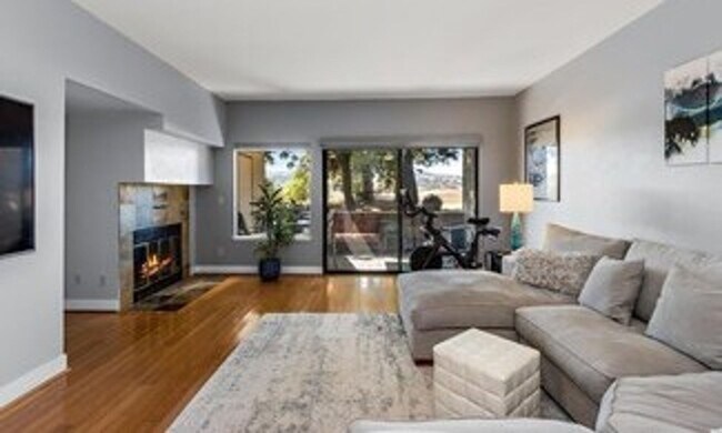 Building Photo - Gorgeous Two-Bedroom Condo with Golf Course Views in San Ramon!