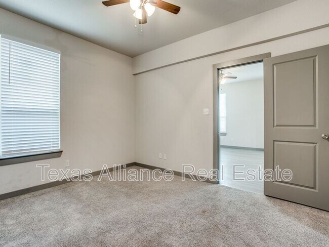 Building Photo - 10684 Tube Dr