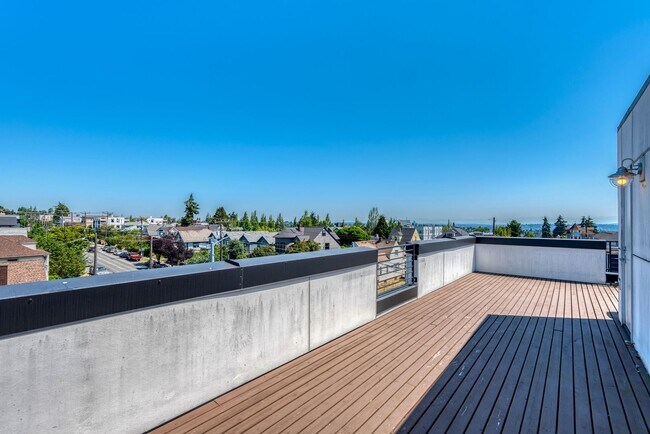 Building Photo - 2401 14th Ave S