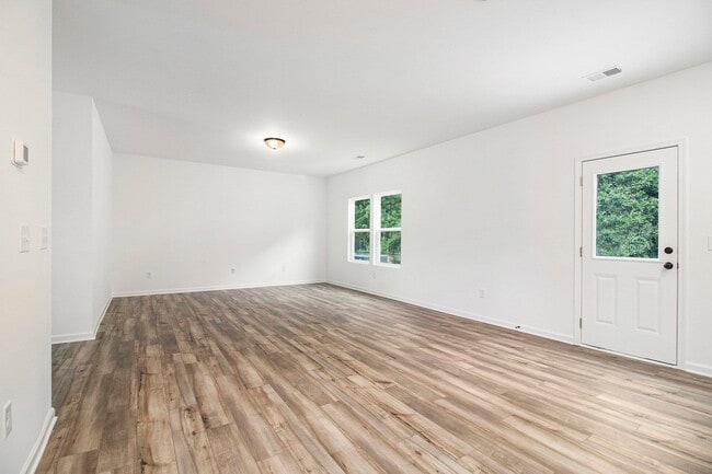 Building Photo - 2022 Boxwood Cir