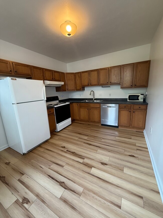 Building Photo - 507 Avery St