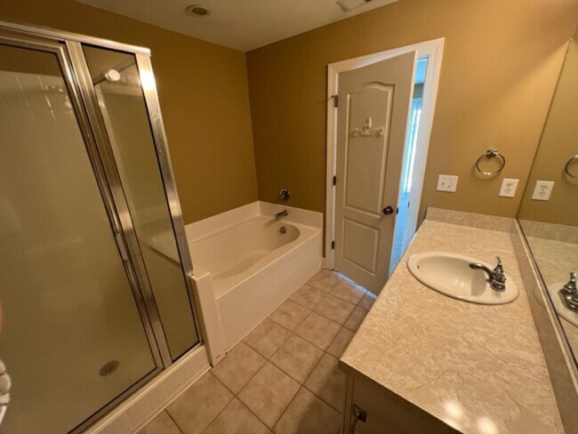 Building Photo - 3 Bedroom 3.5 Bath Townhouse in Whitney Lakes - Johns Island