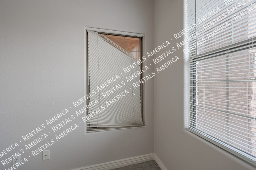 Building Photo - 8805 W Hilton Ave