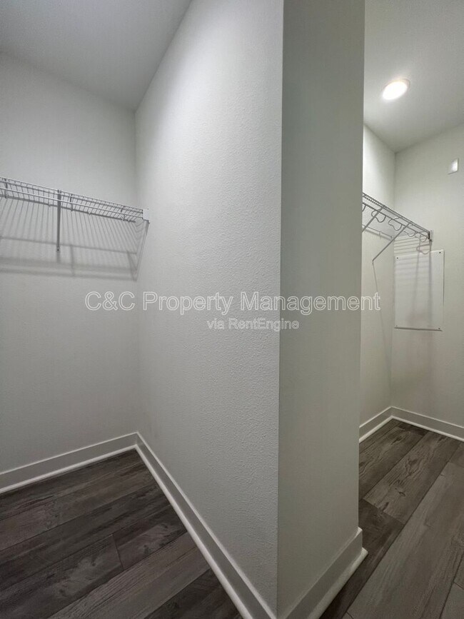 Building Photo - 374 Hansen Ter
