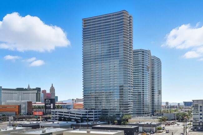 Building Photo - 6th Floor 2-Bedroom Condo with Stunning Las Vegas Strip Views