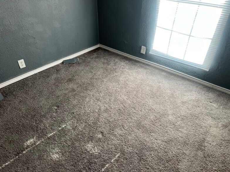 Building Photo - 102 Fentress Star