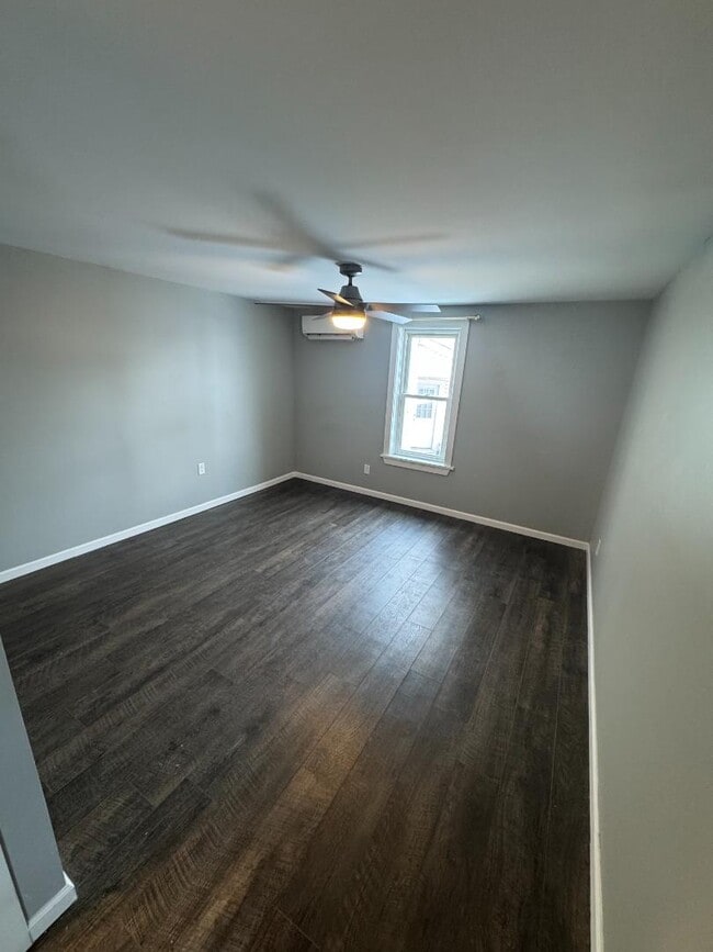 Building Photo - 308 Lockard Ave