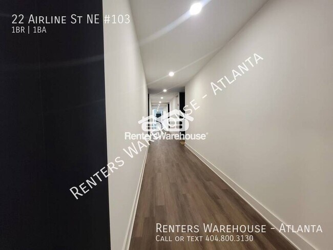 Building Photo - Location! Location! 2 Story 1 Bedroom step...