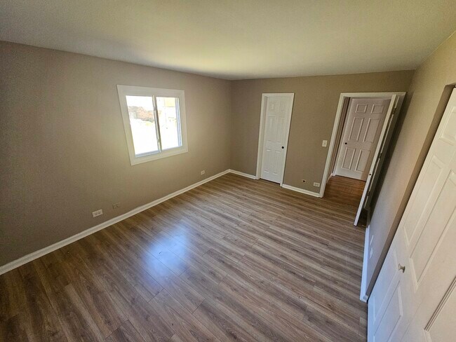 Building Photo - 687 Rosner Dr