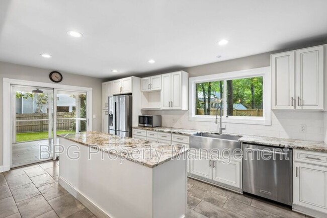 Building Photo - 15 Glenkirk Dr